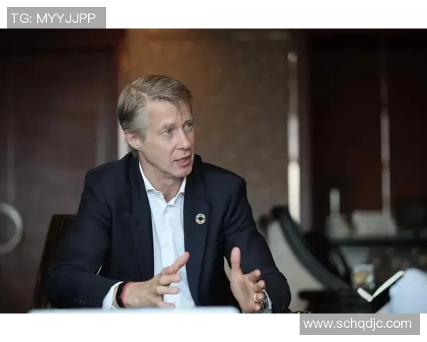 足球明星的心声揭秘:从赛场到生活的独家访谈与感悟分享